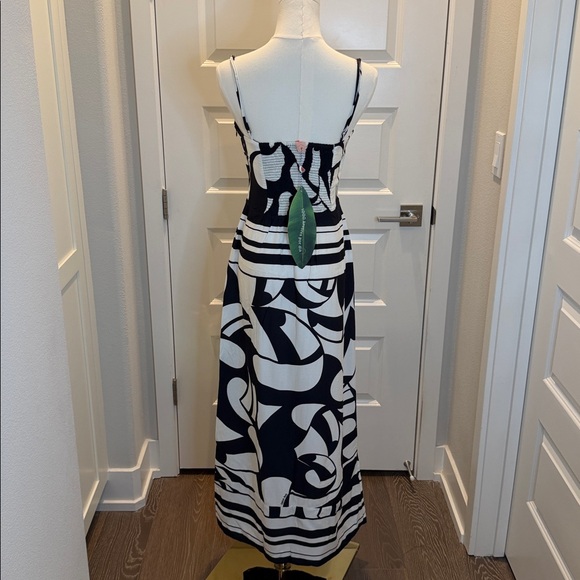 chinese dress ladies Black And White Embroidered Toucan Euroflax™ Premium Linen Sleeveless Maxi  Dress main image 1